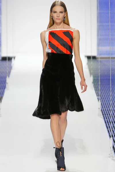 Look 25